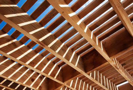 Αντηλιακή προστασία ξύλινων κατασκευών