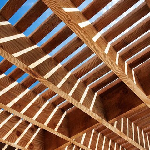 Αντηλιακή προστασία ξύλινων κατασκευών